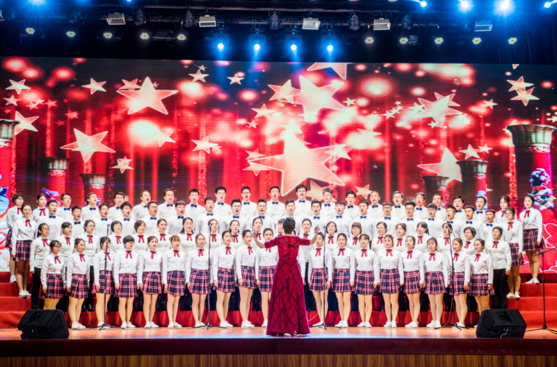 携手并肩,誓把梦想筑高墙 携手并肩,誓把梦想筑高墙